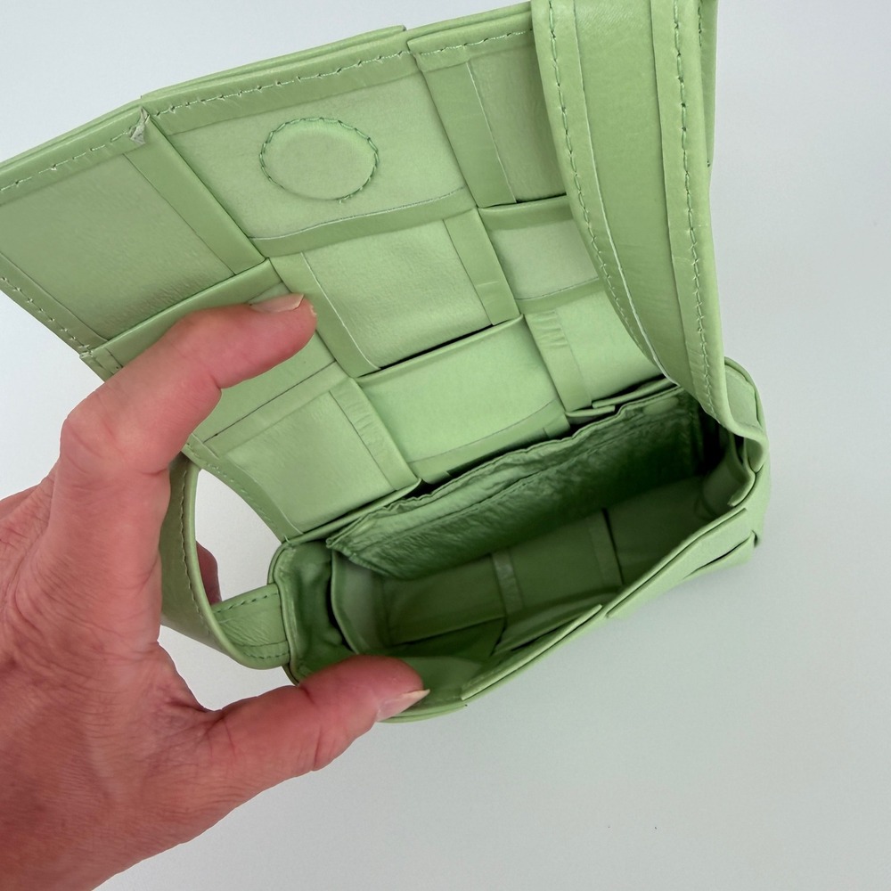 Bottega Veneta Cassette Wallet on Strap Green Maxi Intrecciato Leather 667048 - Picture 11 of 16